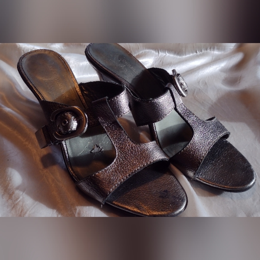 Vtg Y2K LIZ CLAIBORNE FLEX SILVER METALLIC LEATHER T-STRAP MULES/SANDALS, 10M